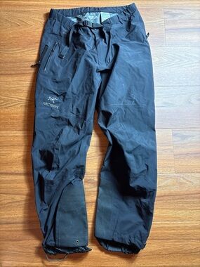 Arc'teryx Men's Black Cargo Shell Pants